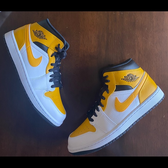 Air Jordan 1 Mid (white/ university gold-black) - Picture 3 of 4